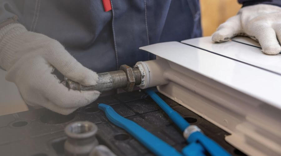 Expert burst pipe repair services in Ophiem, IL